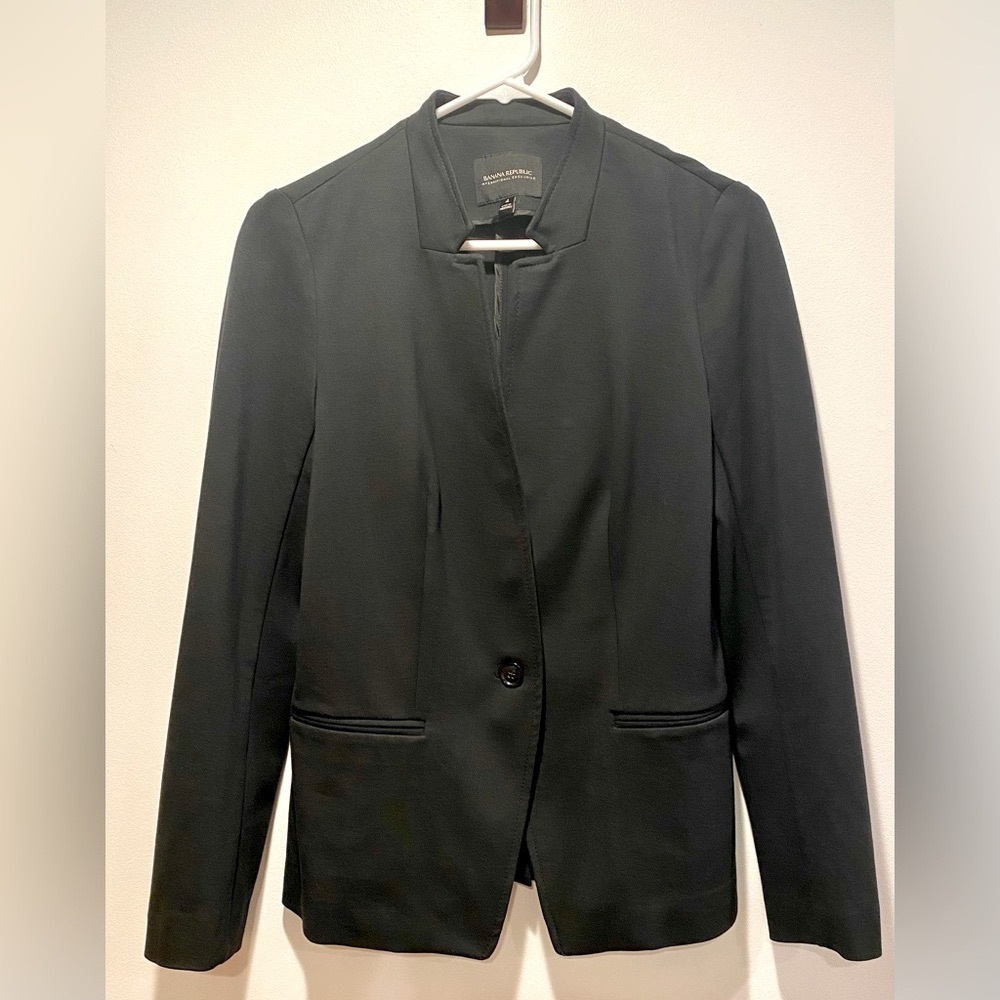 Banana Republic International Collection: Blazer. Size 4